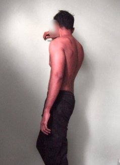 Discreet Companion - Male escort in Colombo Photo 7 of 7