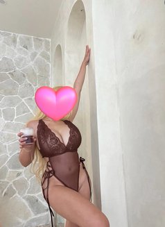 Discreet curvy Annika - escort in Kuala Lumpur Photo 5 of 10