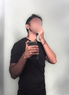 Discrete Companion - Male companion in Colombo Photo 5 of 5