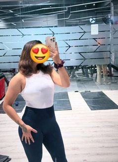 Disha cam nd real meet - puta in New Delhi Photo 1 of 3