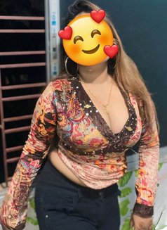 Divya cam nd real meet - escort in New Delhi Photo 1 of 8