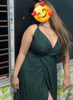 Divya cam nd real meet - escort in New Delhi Photo 2 of 8