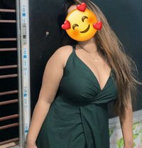 Divya cam nd real meet - escort in New Delhi Photo 2 of 8