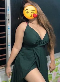 Divya cam nd real meet - escort in New Delhi Photo 3 of 8