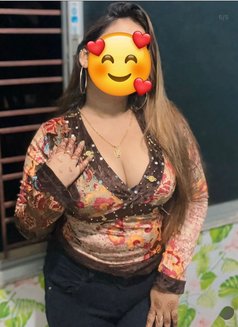 Divya cam nd real meet - escort in New Delhi Photo 7 of 8