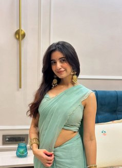 Disha R - puta in Hyderabad Photo 2 of 3