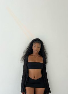 Diva - escort in Beirut Photo 1 of 4