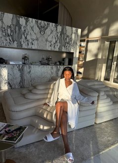 Diva - escort in Beirut Photo 2 of 4