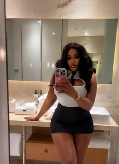 Diva - escort in Dubai Photo 1 of 5