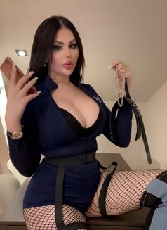 Diva Arabic trans in Paris ts Arabian - Transsexual escort in Lyon Photo 11 of 30