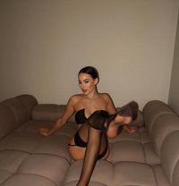 Diva - puta in Dubai Photo 1 of 11