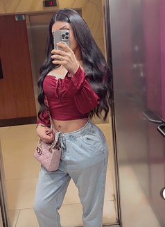 Diva W - Transsexual escort in Dubai Photo 1 of 14