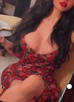 Diva W - Transsexual escort in Dubai Photo 9 of 14