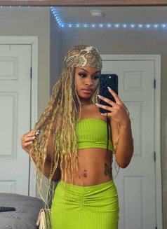 Divine - escort in Pune Photo 3 of 3