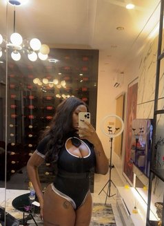 Divine - escort in Accra Photo 3 of 5