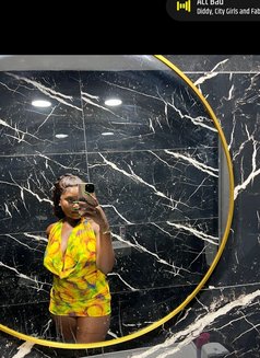 Divine - escort in Accra Photo 5 of 5