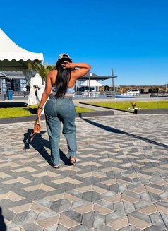 Divine - escort in Dakar Photo 4 of 7