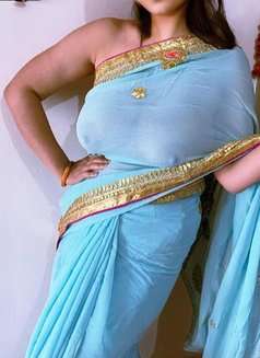 Divorced Looking for Sex With Benefits - puta in Mumbai Photo 2 of 6