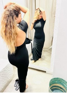 divya best call girl service and escort - puta in Surat Photo 2 of 3