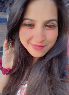 Divya (Cam & Real Meet) New in Hyd - puta in Hyderabad Photo 2 of 2