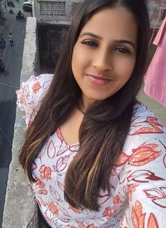 Divya (Cam & Real Meet) New in Hyd - puta in Hyderabad Photo 1 of 2