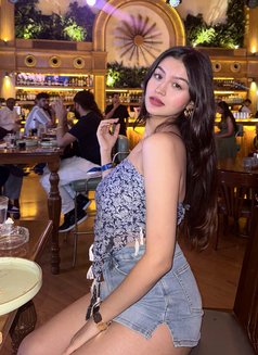 Divya Chaudhary - puta in Dubai Photo 1 of 7