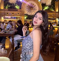 Divya Chaudhary - puta in Dubai Photo 1 of 7