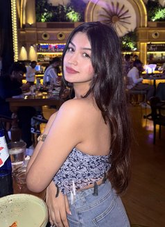 Divya Chaudhary - puta in Dubai Photo 2 of 7