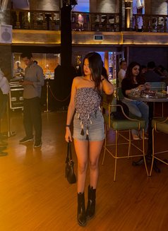 Divya Chaudhary - puta in Dubai Photo 3 of 7