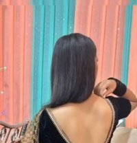 Divya Check Price Available Girls - puta in Ahmedabad Photo 1 of 1