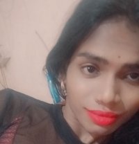 Divya Dixit - Transsexual escort in Mumbai