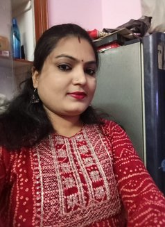 Divya - puta in Bangalore Photo 2 of 4