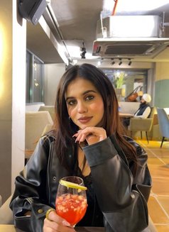 Divya - escort in Mumbai Photo 2 of 4