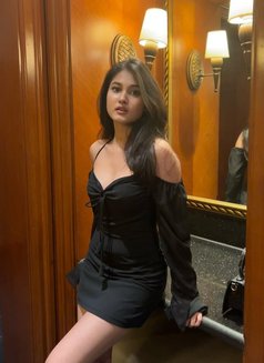 Divya Escort - escort in Mumbai Photo 1 of 5