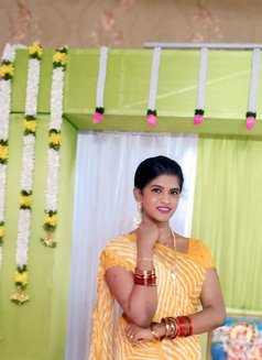 Divya - Transsexual escort in Chennai Photo 3 of 5