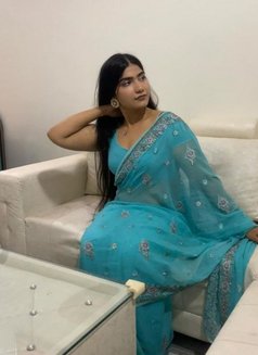 Divya Gupta - puta in Pune Photo 1 of 2