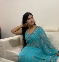 Divya Gupta - puta in Pune