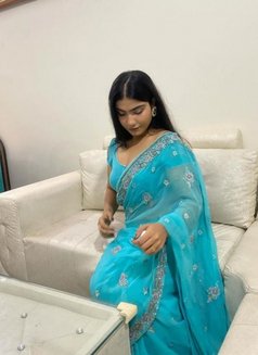 Divya Gupta - puta in Pune Photo 2 of 2