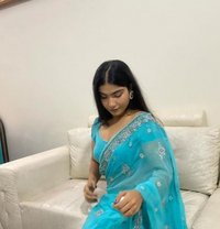 Divya Gupta - puta in Pune