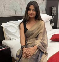 Divya - escort in New Delhi