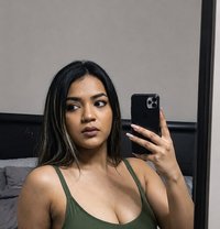 Myself Divya Iam New Here Lets Catch Up - puta in Hyderabad