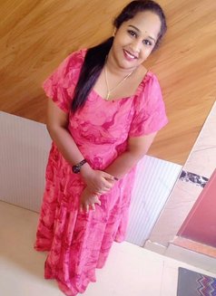 Divya - Dominadora in Chennai Photo 1 of 2