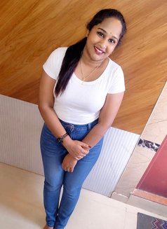 Divya - Dominadora in Chennai Photo 2 of 2