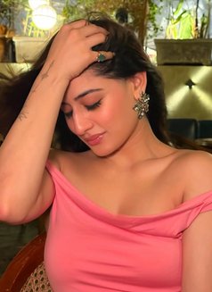 Divya - escort in Mumbai Photo 1 of 4