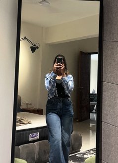 Divya - escort in Mumbai Photo 1 of 3