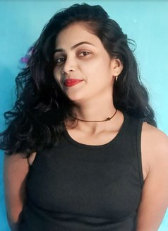 Divya - escort in Mumbai Photo 1 of 1