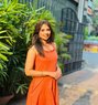 Divya - puta in Mumbai Photo 1 of 3