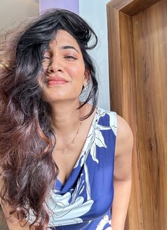 Divya - escort in New Delhi Photo 4 of 5