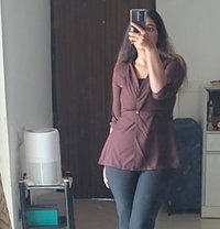 Divya - puta in Pune