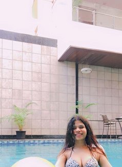 Divya - escort in Singapore Photo 5 of 6